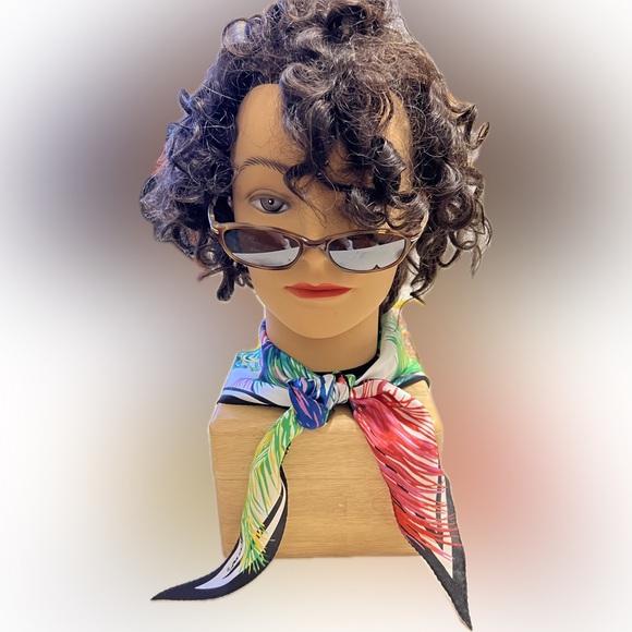 🔹🔸♦️Echo Fern Print Silk Diamond Scarf | Est. 42.5”L x 14”W - Picture 6 of 17